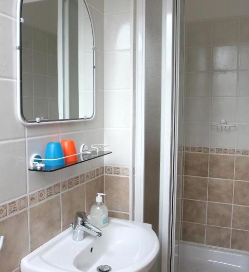 غرفة قياسية ثلاثية, élet Es Energia Egészségjavító Szalon