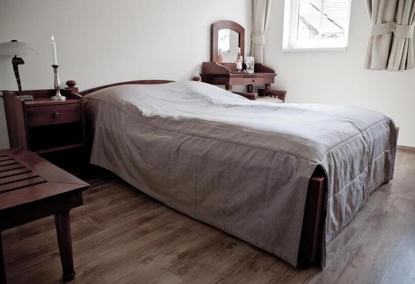 Номер Стандарт, Mathias Rex