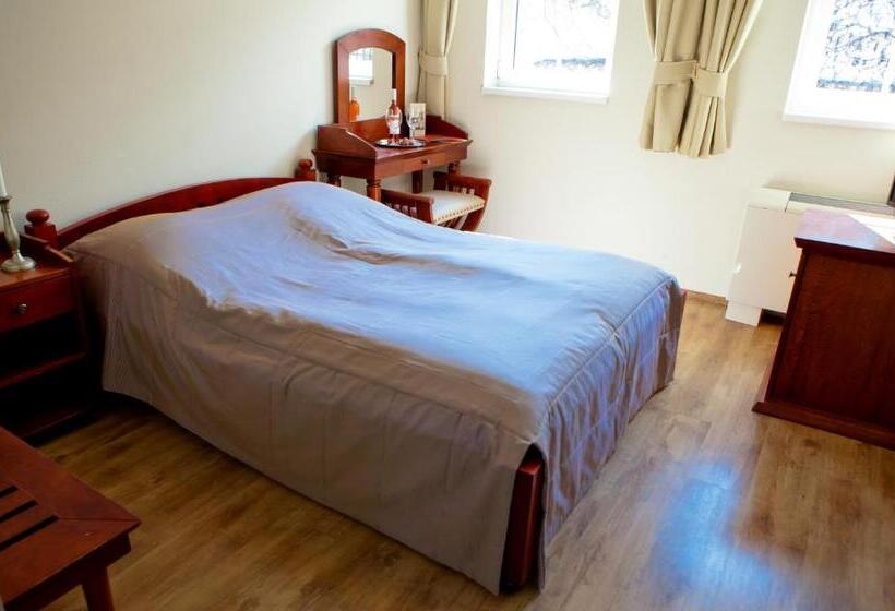 Люкс Вид на Сад, Mathias Rex