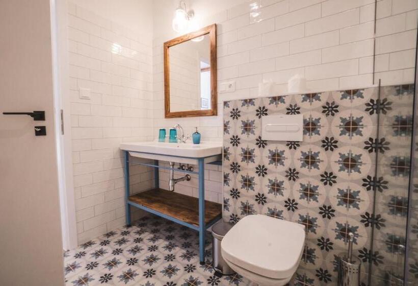 Апартаменты 2 Спальни, Mathias Rex