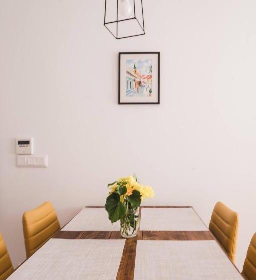 Апартаменты 2 Спальни, Mathias Rex