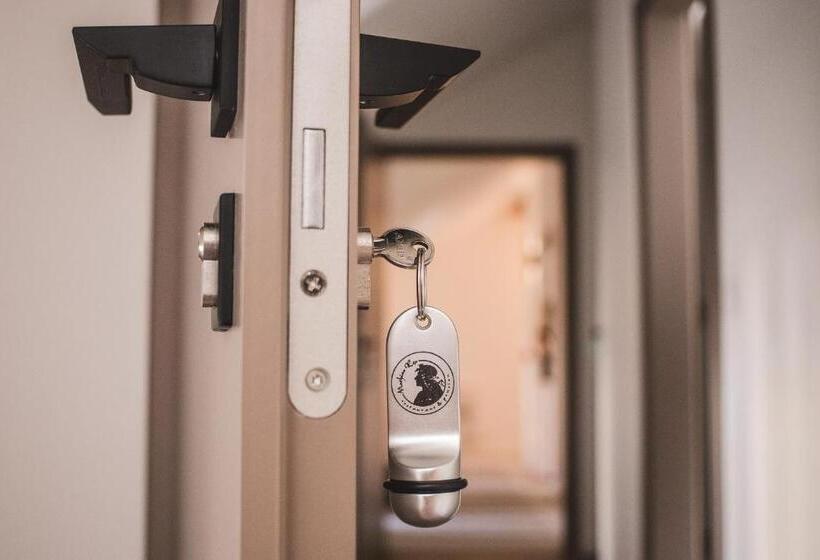 Апартаменты 1 Спальня Нижний Этаж, Mathias Rex