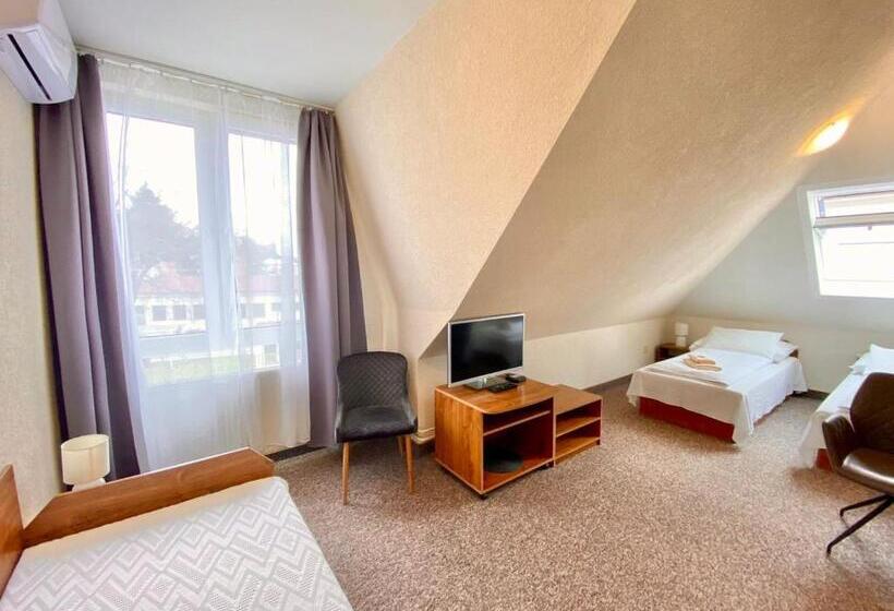 חדר סטנדרט לשלושה, Penzión Tiberia