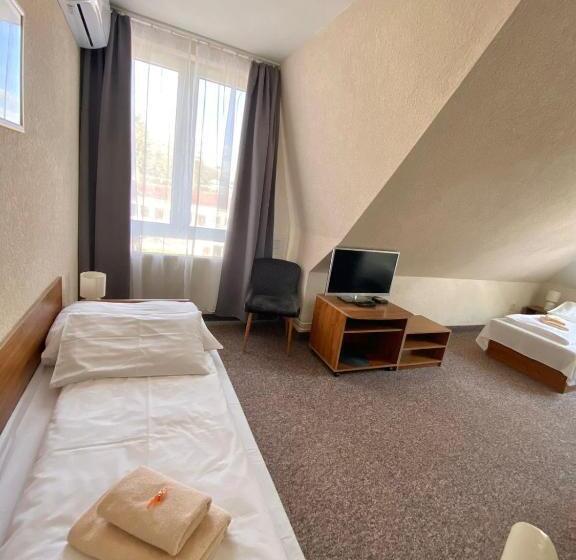 חדר סטנדרט לשלושה, Penzión Tiberia