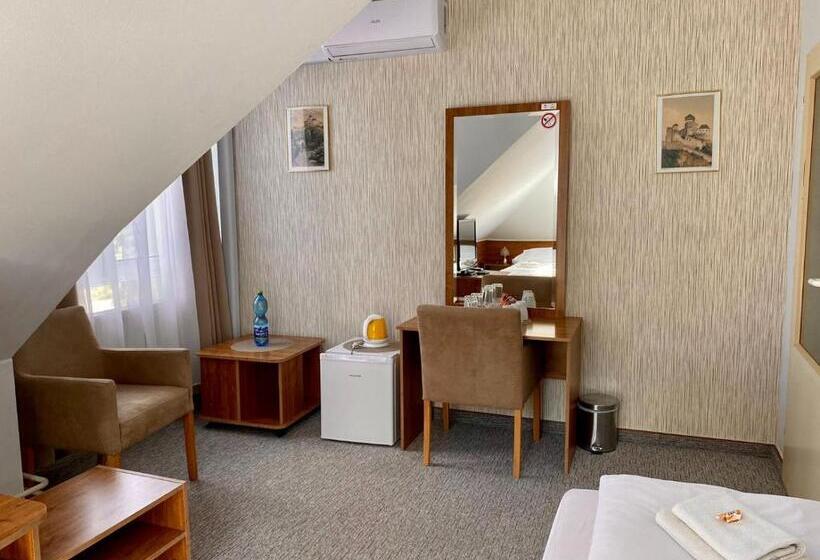 חדר סטנדרט לשלושה, Penzión Tiberia