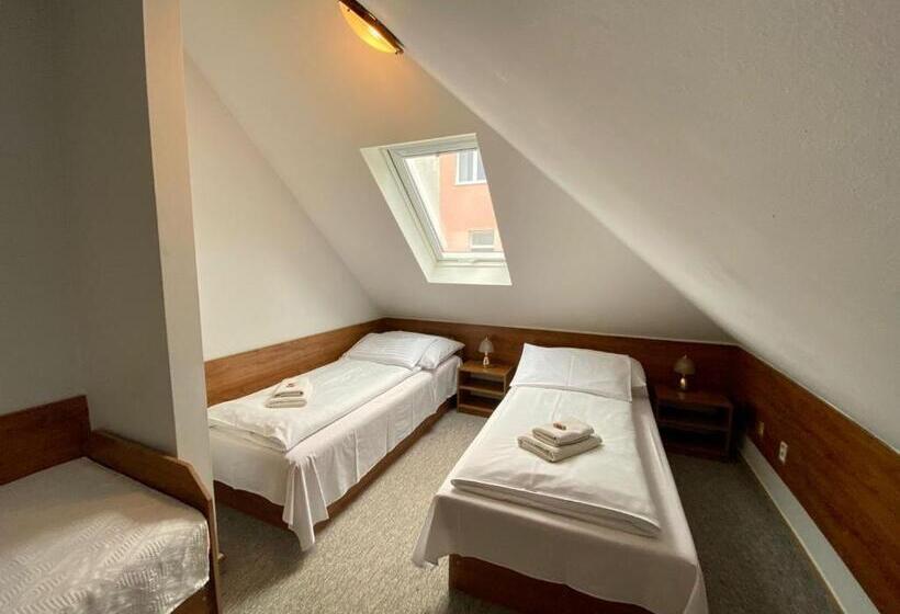 חדר סטנדרט לשלושה, Penzión Tiberia