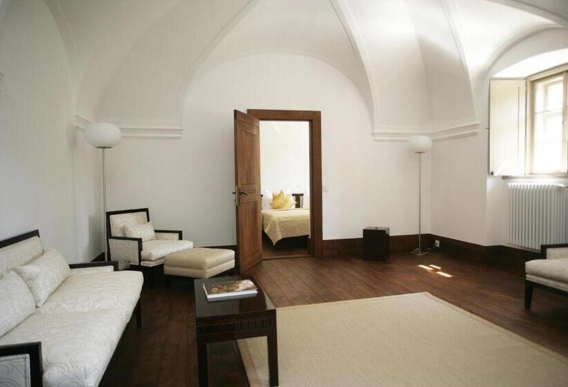 スイート, Sopron Monastery