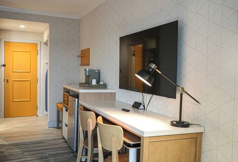 带特大床的标准间, The Boulevard