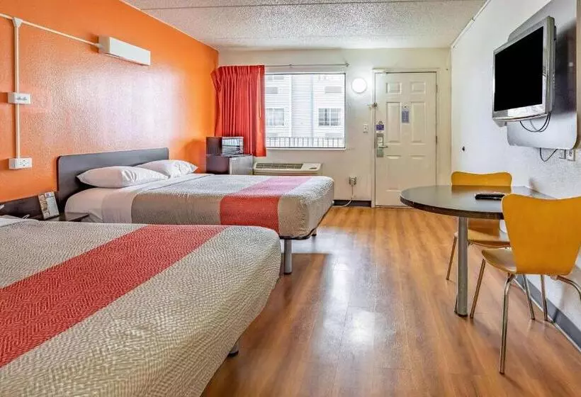 Standard Room, Motel 6joliet, Il  I80
