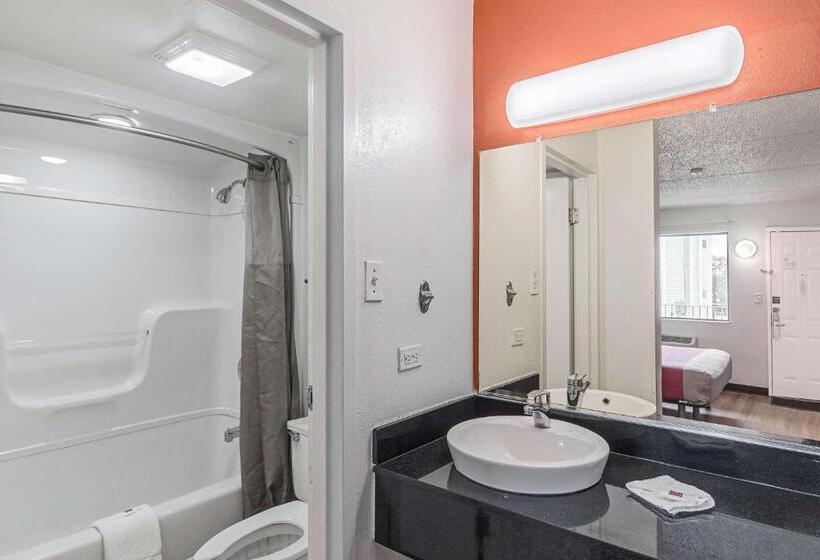 キングサイズベッドのスタンダードルーム, Motel 6joliet, Il  I80