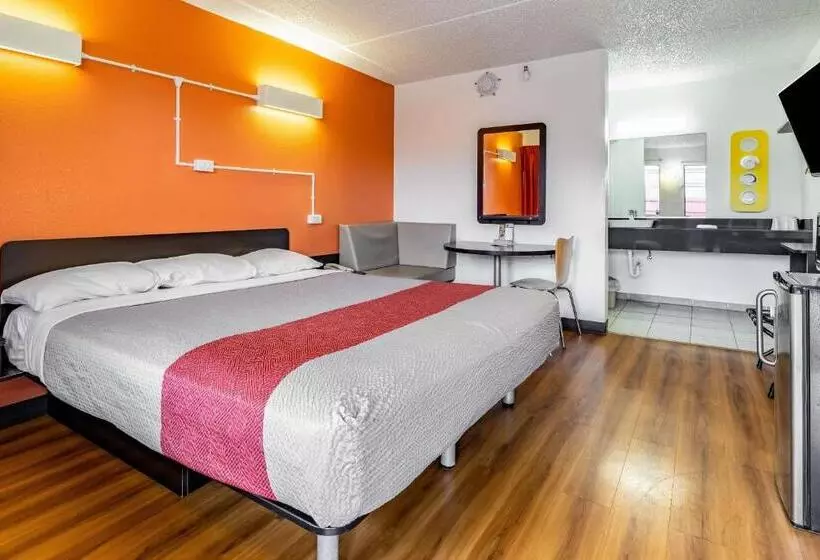 Standard Room King Size Bed, Motel 6joliet, Il  I80