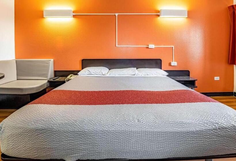 חדר סטנדרט, מיטת קינג, מותאם לאדם עם מוגבלויות, Motel 6joliet, Il  I80