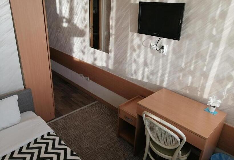 اتاق استاندارد یک نفره, Moment