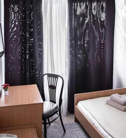 اتاق استاندارد یک نفره, Moment