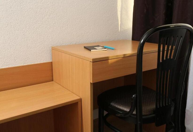 اتاق استاندارد یک نفره, Moment