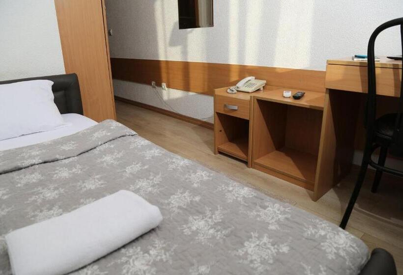 اتاق استاندارد یک نفره, Moment