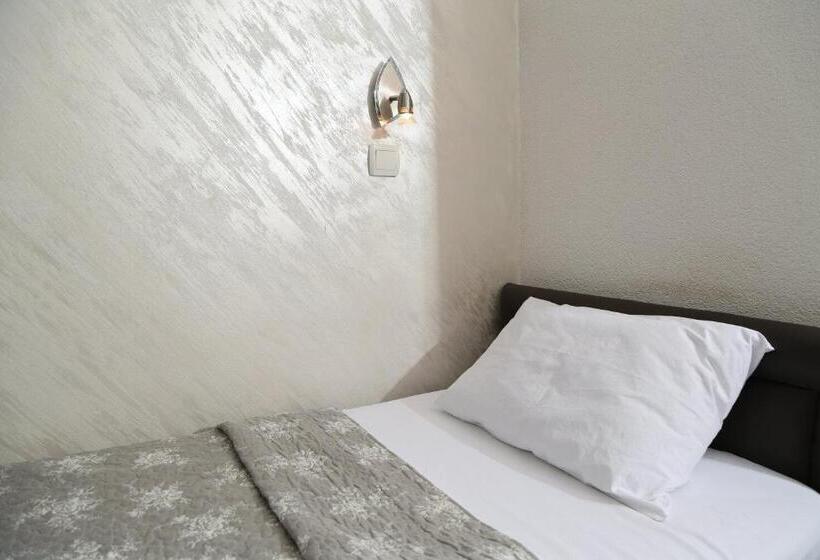 اتاق استاندارد یک نفره, Moment