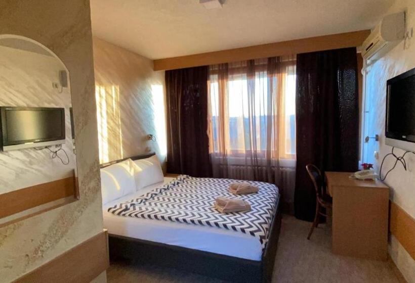 اتاق استاندارد, Moment