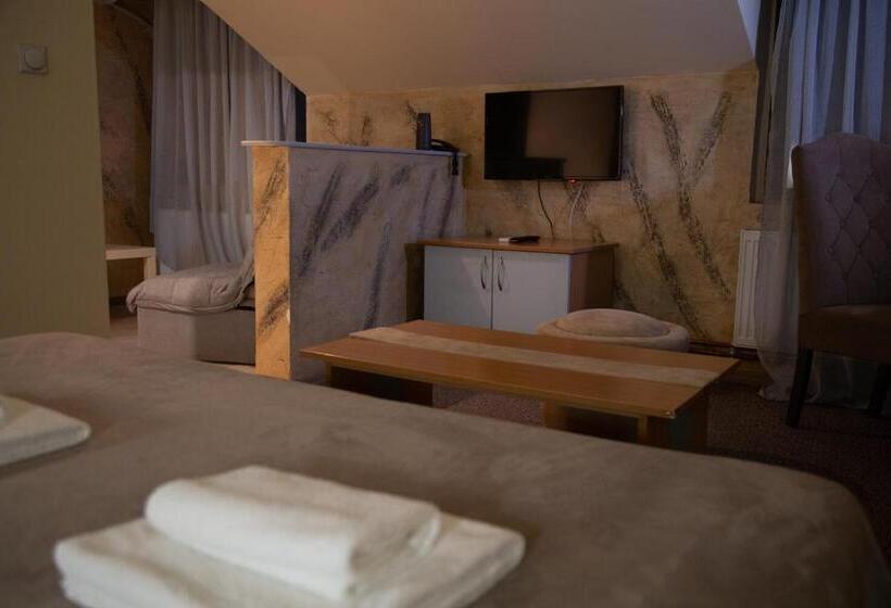 اتاق لوکس, Moment