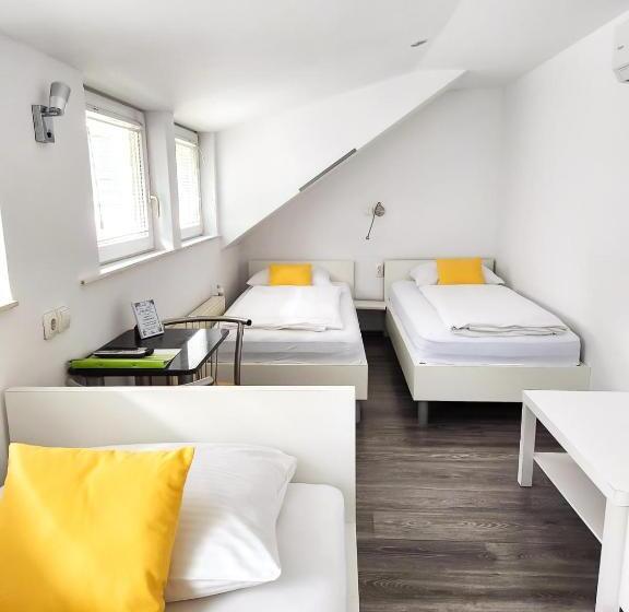 اتاق استاندارد سه نفره, Guest House Mlada Lipa