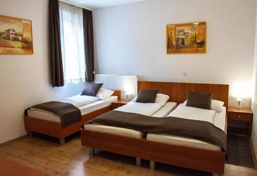 اتاق استاندارد سه نفره, Guest House Mlada Lipa