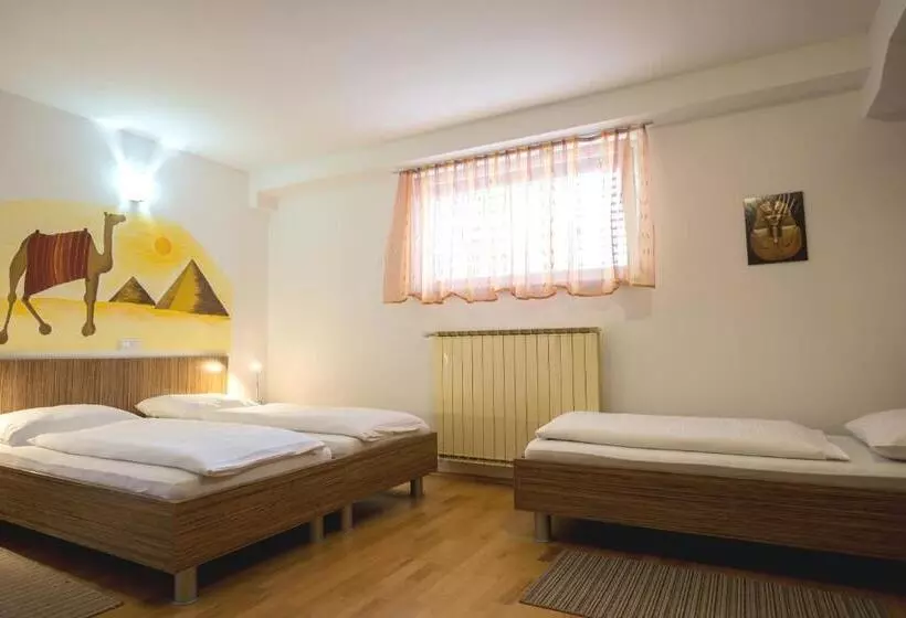 اتاق استاندارد سه نفره, Guest House Mlada Lipa