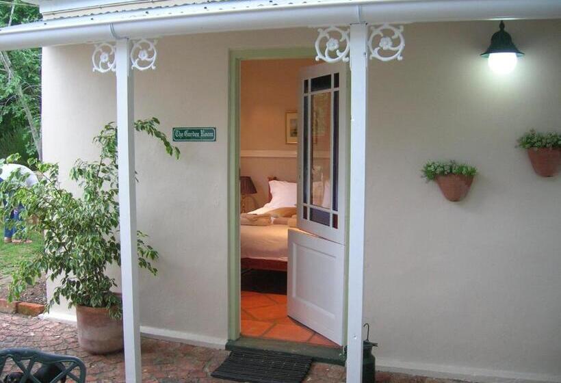 标准房带园景, The Old Trading Post