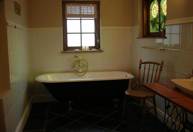 标准间, The Old Trading Post