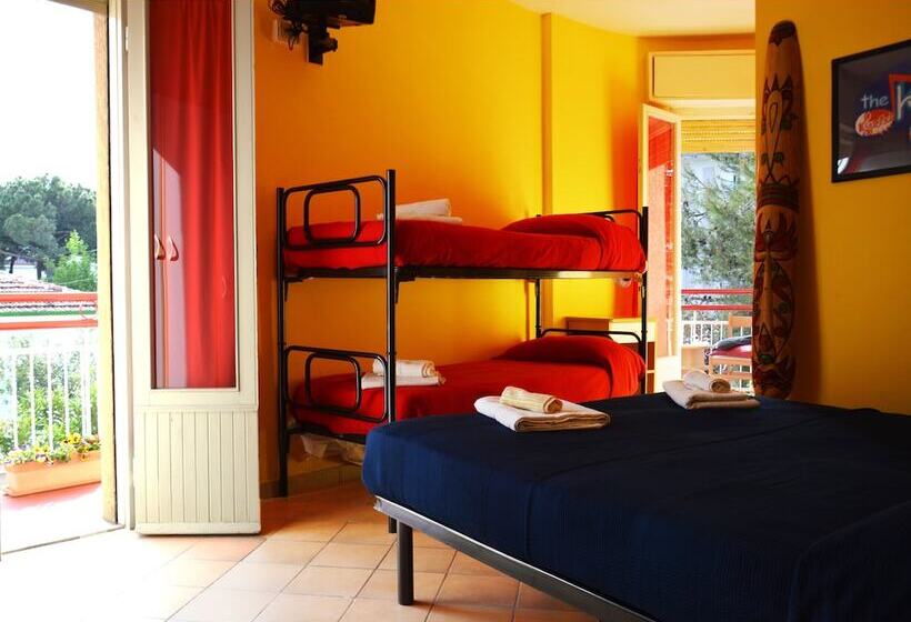 חדר סטנדרט לשלושה, Ibiza