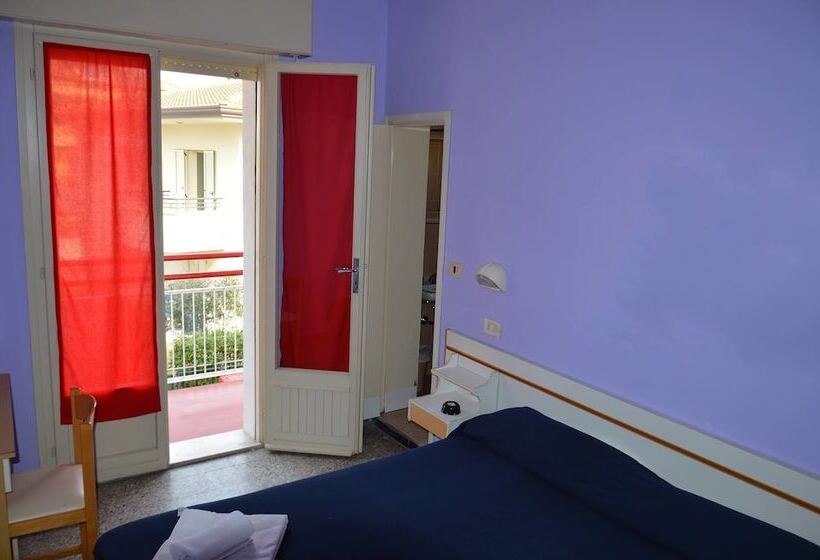 חדר סטנדרט לשלושה, Ibiza