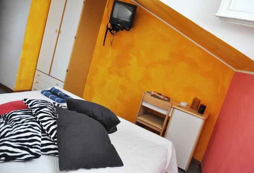 חדר לארבעה סטנדרטי עם מרפסת, Ibiza