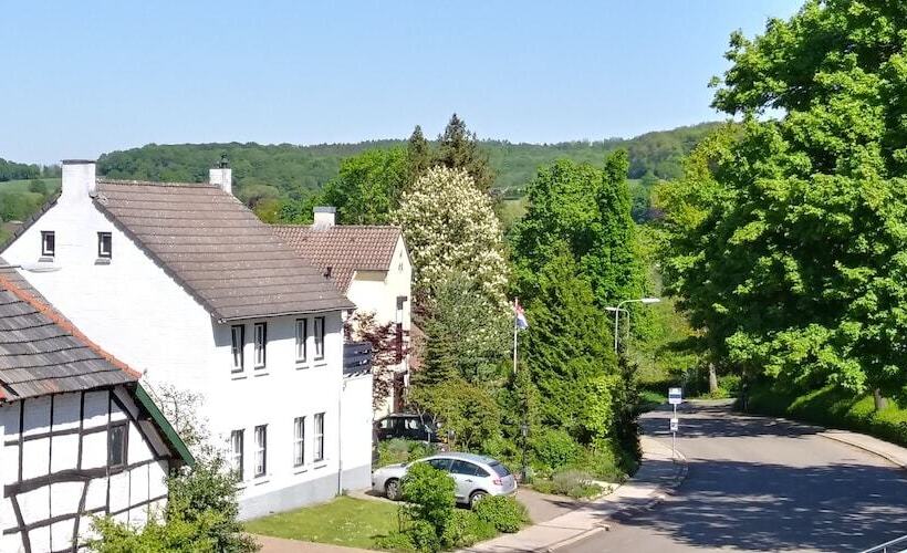 سوییت, Aparthotel Ons Epen