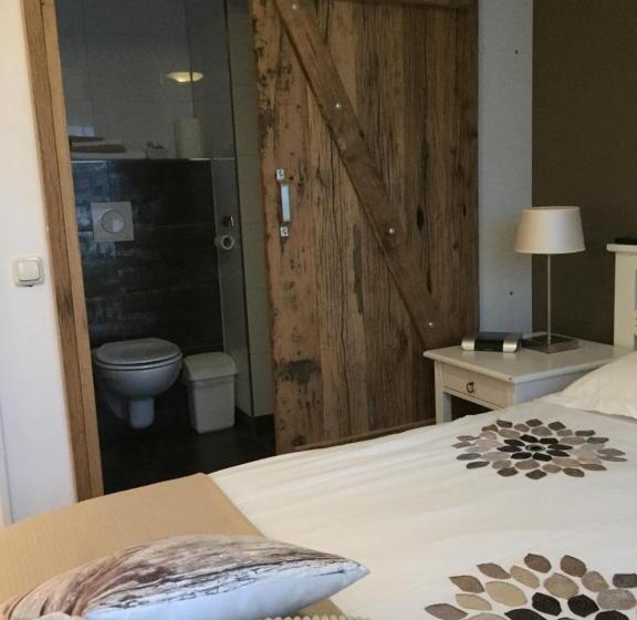 חדר אקונומי, B&b   Pension Perruque