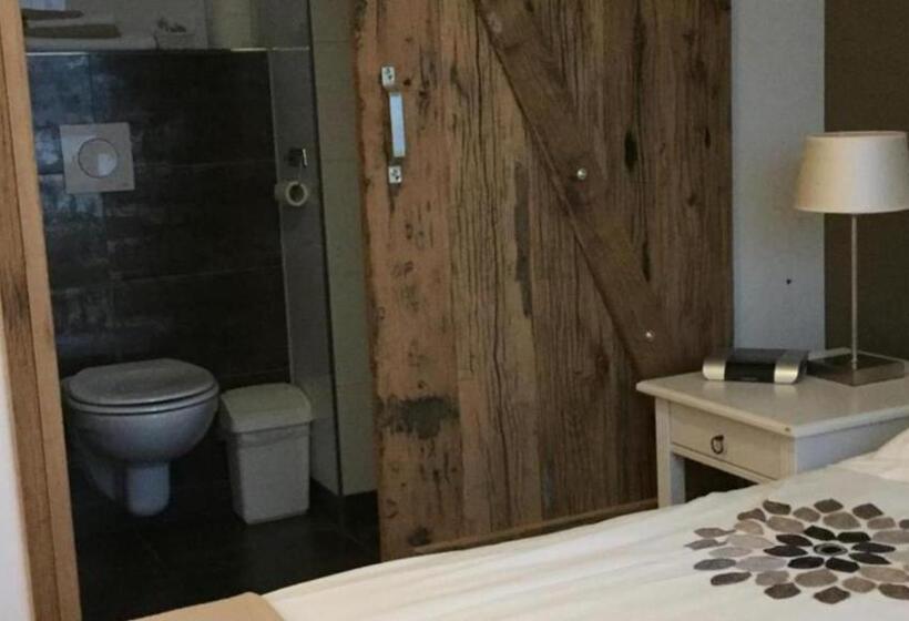 חדר אקונומי, B&b   Pension Perruque