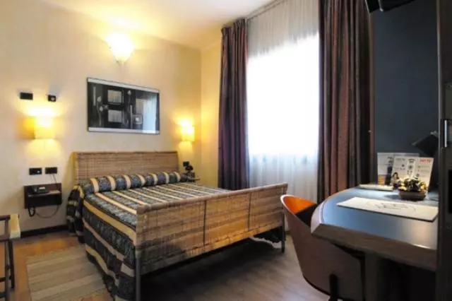 Standard-huone, Alexander