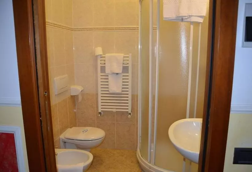 Standard Yhden Hengen Huone, Alexander