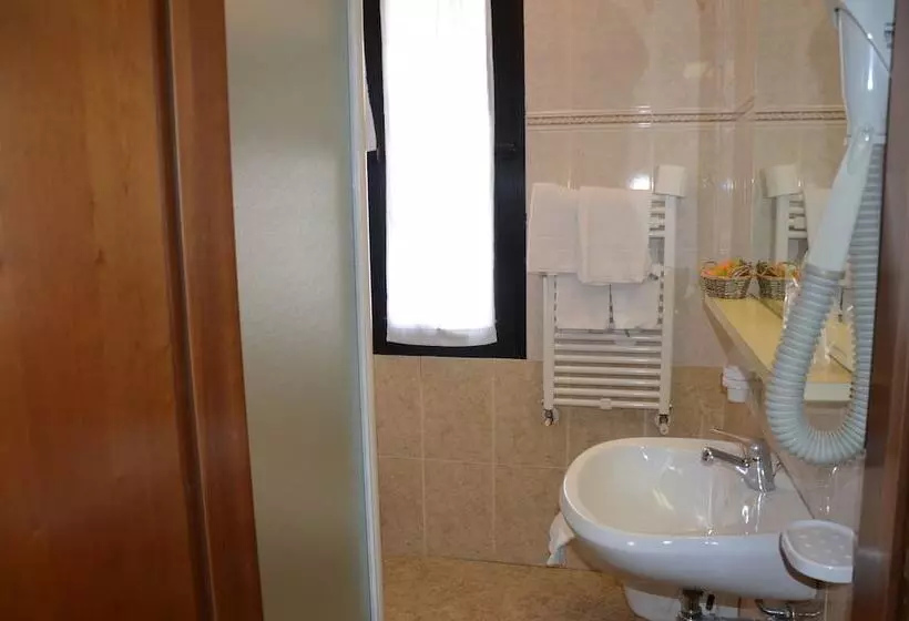 Standard-huone, Alexander