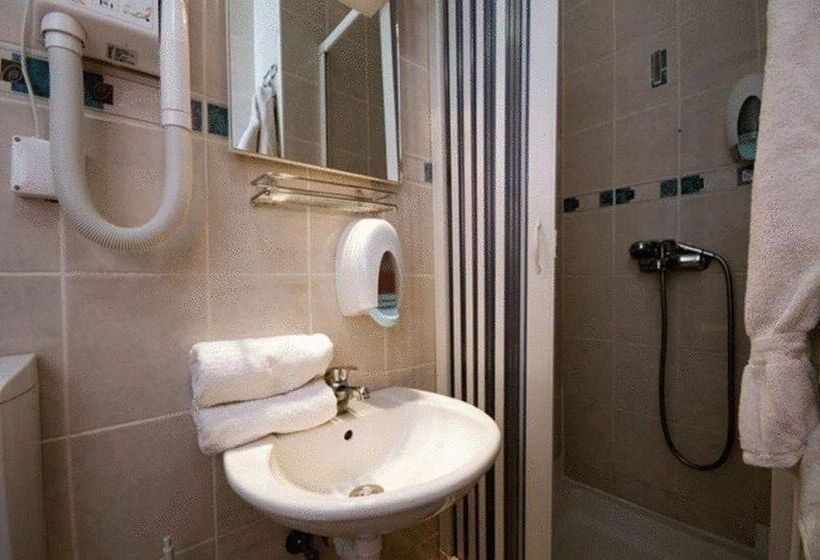 Pokój Czteroosobowy Standard z Balkonem, Enigma