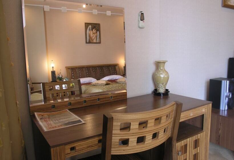 سوییت لوکس, Golden Dragon