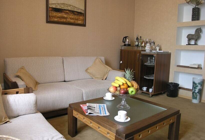 سوییت لوکس, Golden Dragon