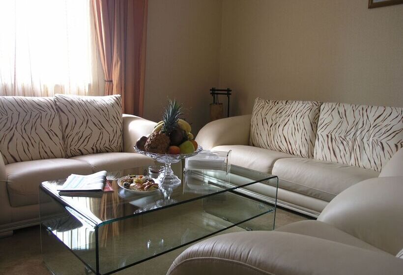 سوییت لوکس, Golden Dragon