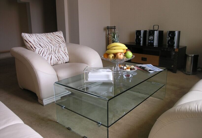 سوییت لوکس, Golden Dragon