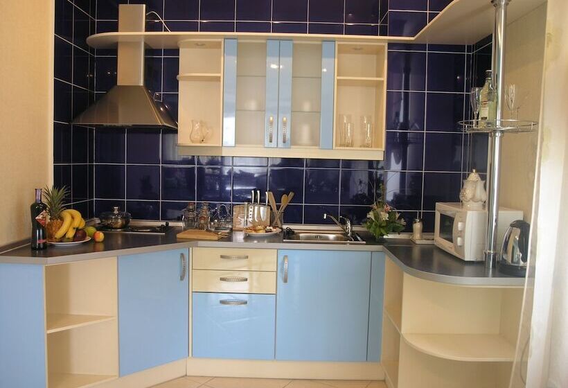 سوییت لوکس, Golden Dragon