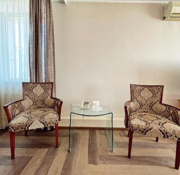 اتاق لوکس, Golden Dragon