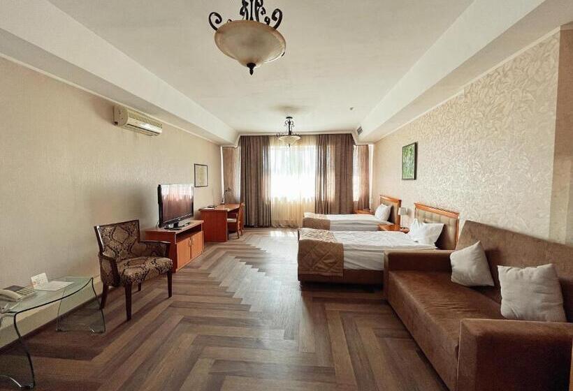 اتاق لوکس, Golden Dragon