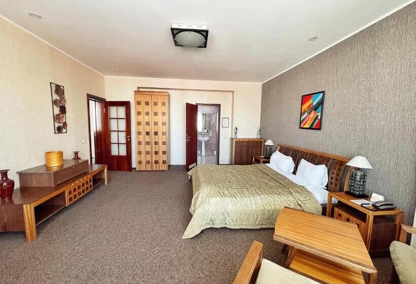 سوییت لوکس, Golden Dragon