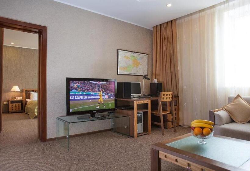 سوییت لوکس, Golden Dragon