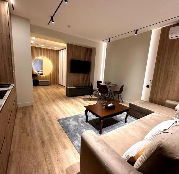 سوییت سوپریور, Golden Dragon