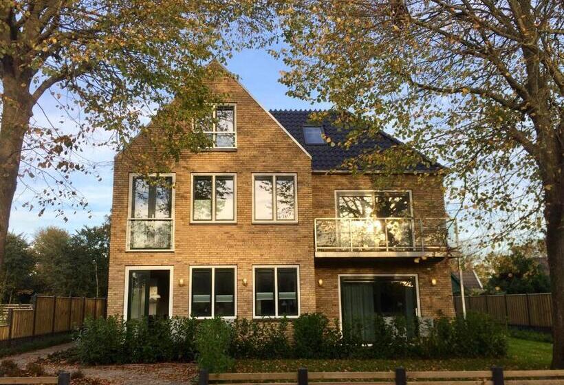 סוויטה משפחתית, Graaf Bernstorff