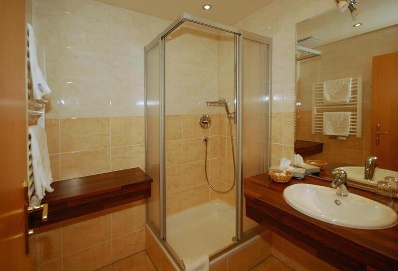 جناح, Haller S Post